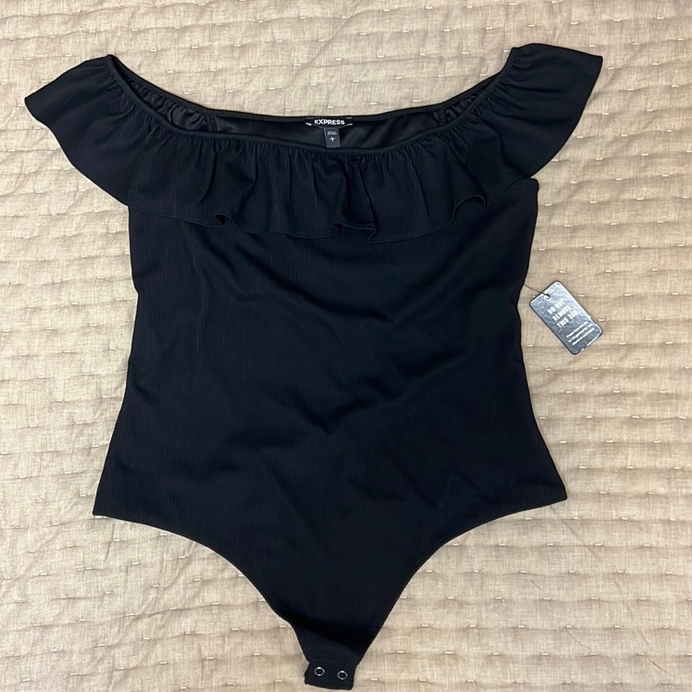 🖤NWT Express Black Ribbed Off Shoulder Bodysuit🖤
